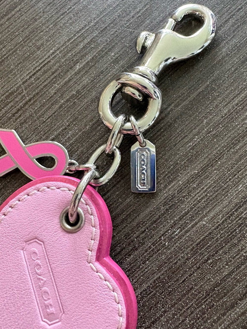 𝗢𝗖𝗧 𝗗𝗥𝗢𝗣 Coach Heart Leather Bag Charm - Breast Cancer Awareness - Picture 3 of 9